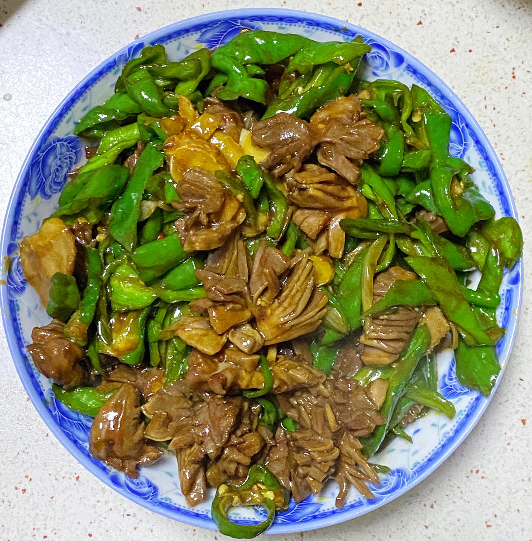厨师长教你：农家菜“青椒炒鸭胗”的做法，看得口水直流