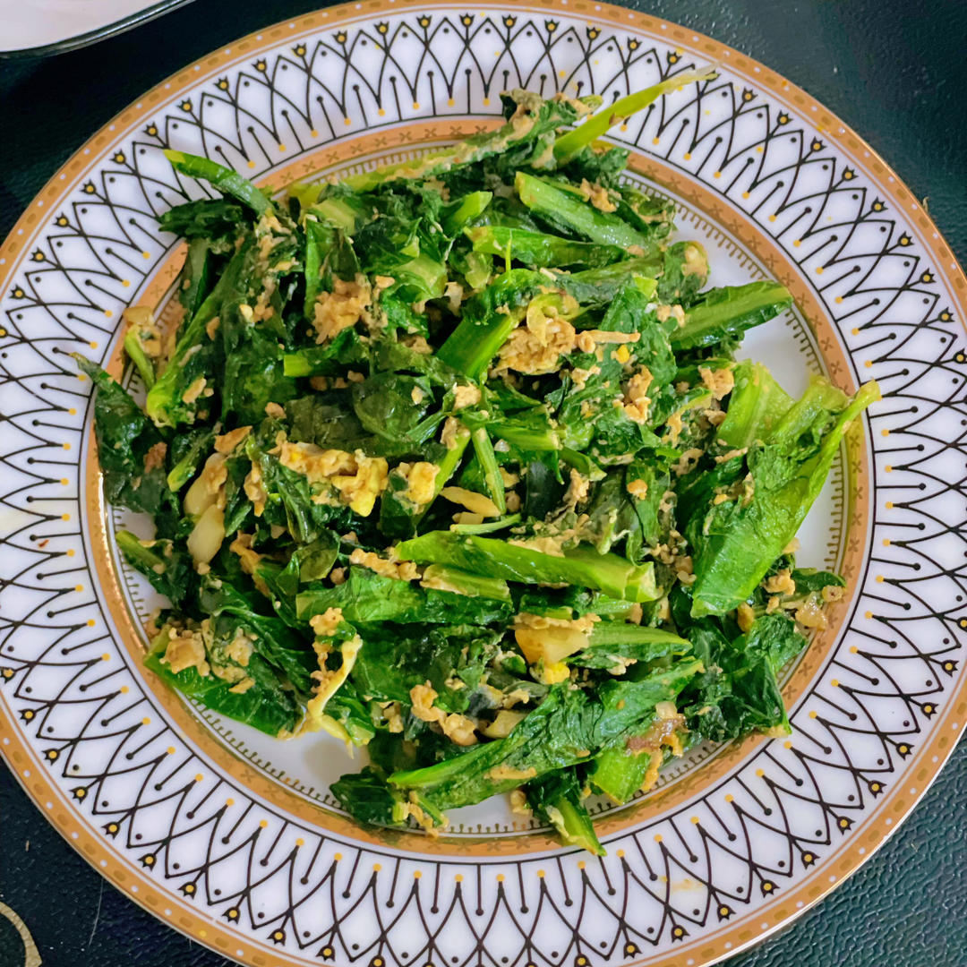 莴笋叶不要浪费，用来炒鸡蛋味道好，不涩不苦