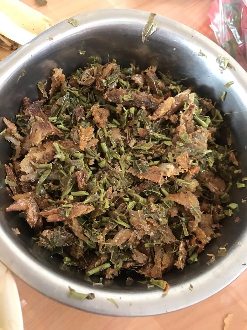 ゛小胖纸做的香椿拌黄煎鱼黄鲫子鱼