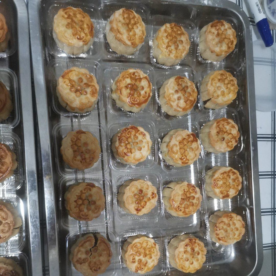 广式月饼—蛋黄莲蓉月饼