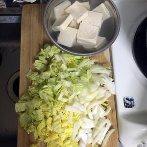 煎豆腐炒白菜的做法 步骤1