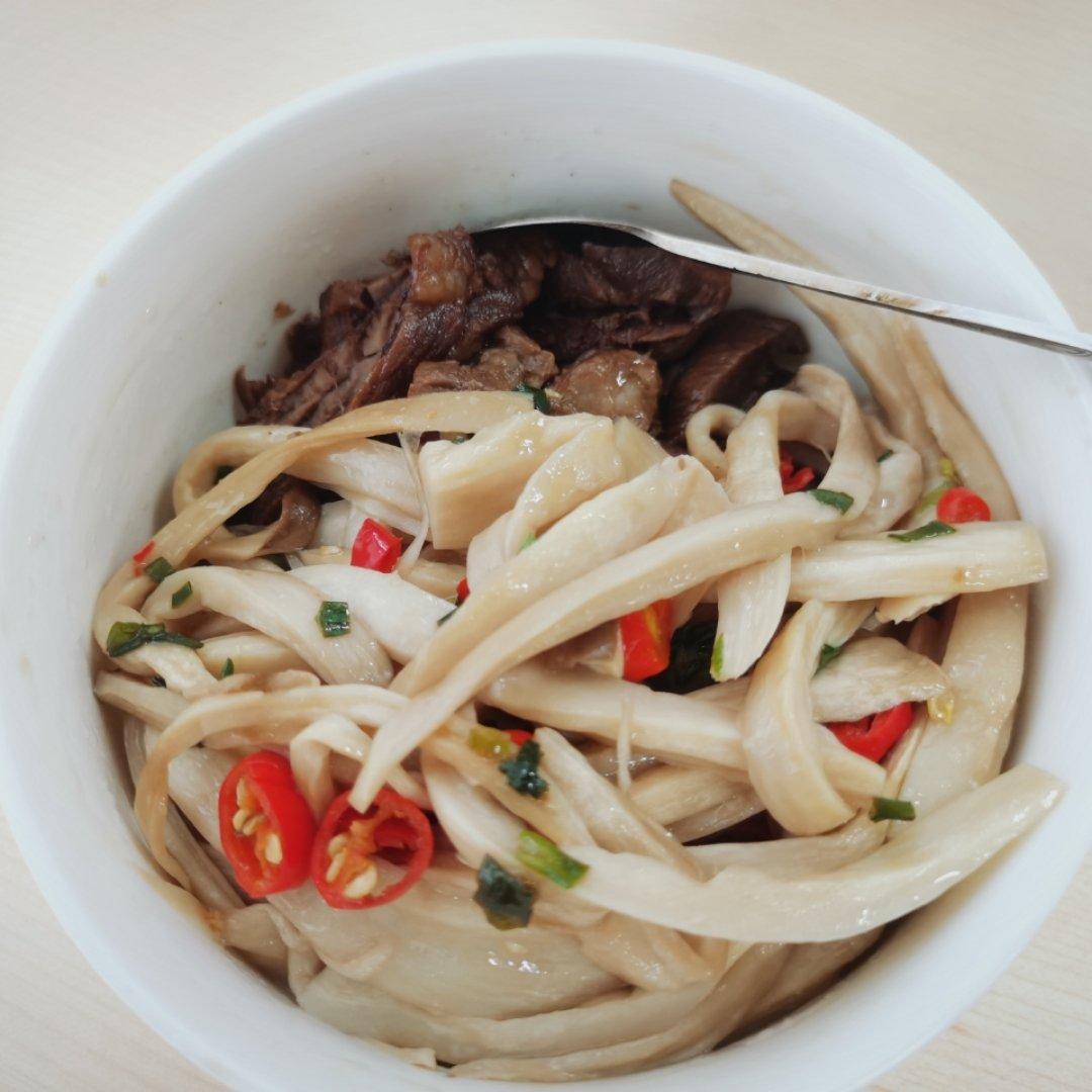 比肉还好吃的【手撕凉拌杏鲍菇】，上桌扫光光