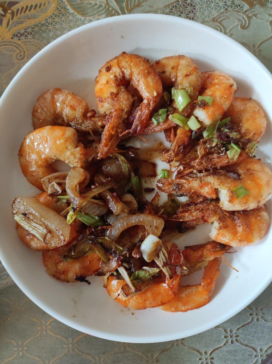 香得啃手指的葱爆大虾