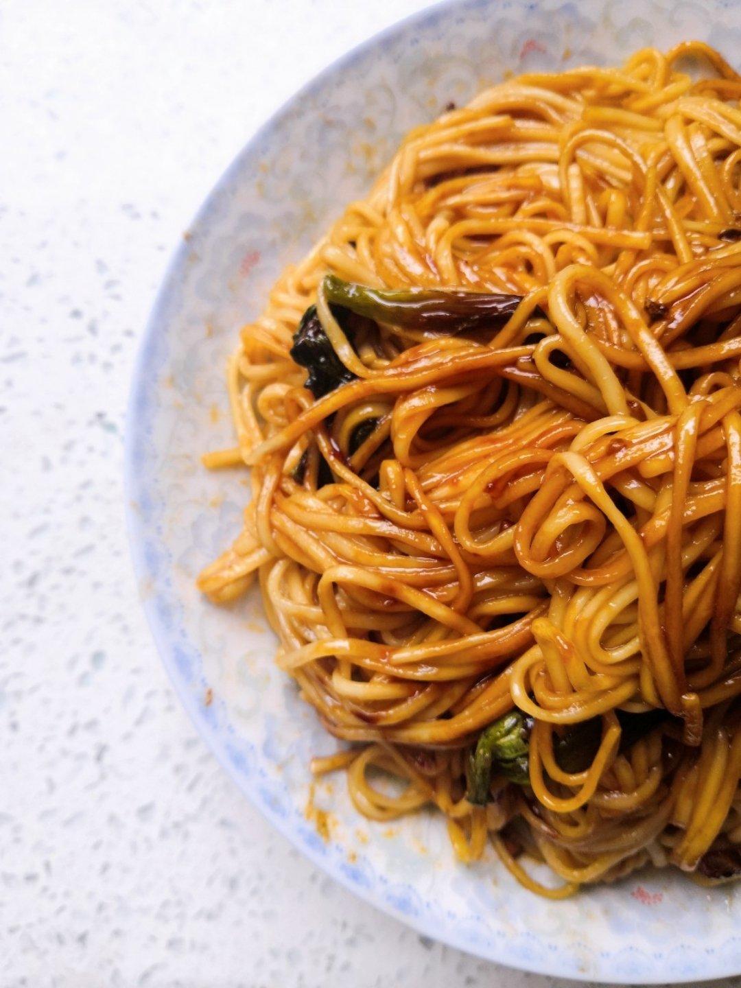 10分钟搞定的一碗葱油拌面