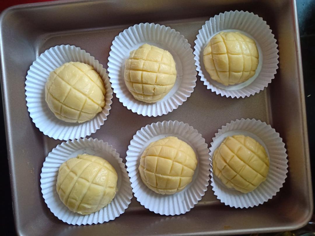 好吃到炸裂的港式菠萝包（附带制作酥皮的小视频）