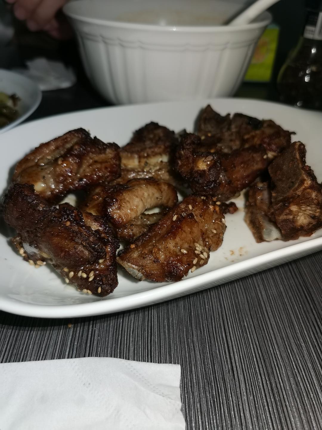 空气炸锅蒜香排骨，巨香巨好吃，简单易操作