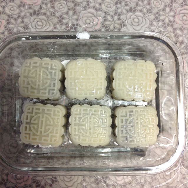 绝世好方！不开裂不粘手港式冰皮月饼（附奶黄馅做法）