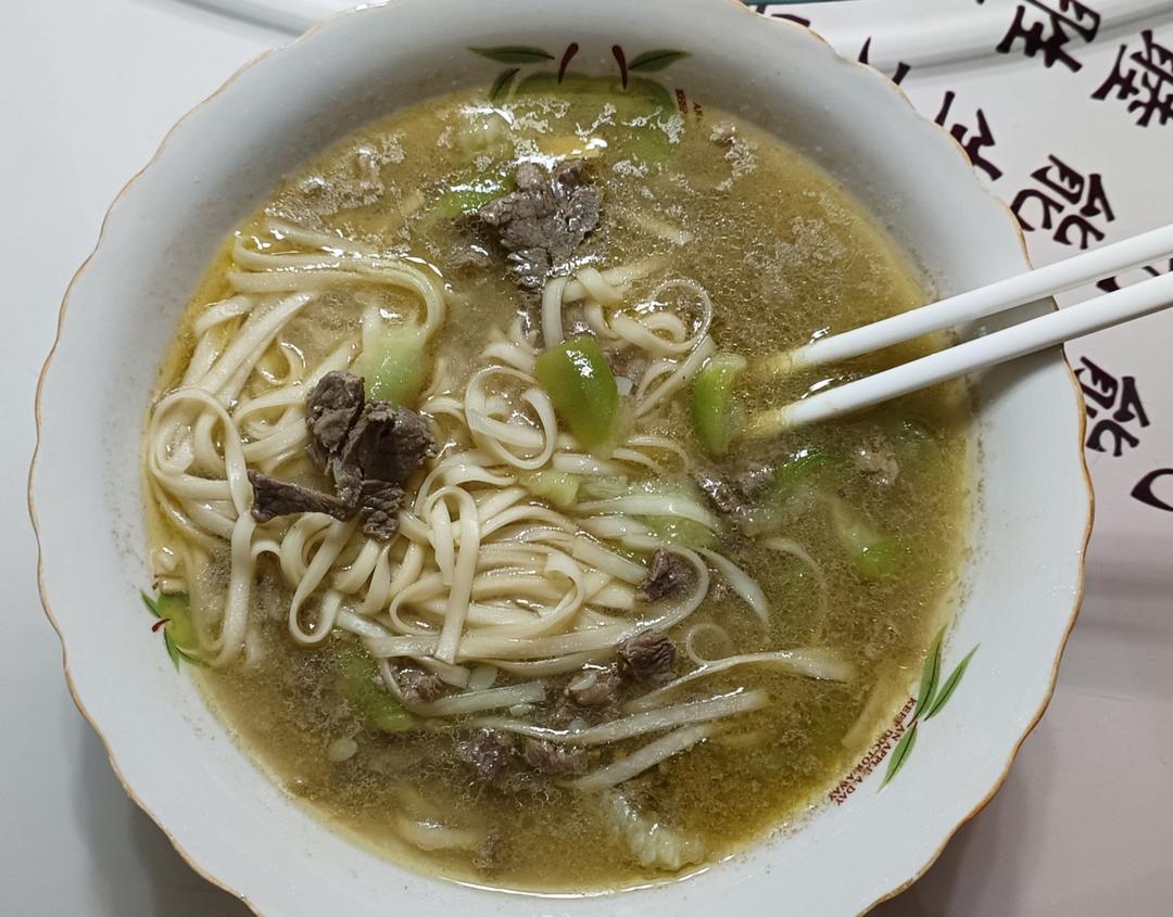 丝瓜鸡蛋牛肉面
