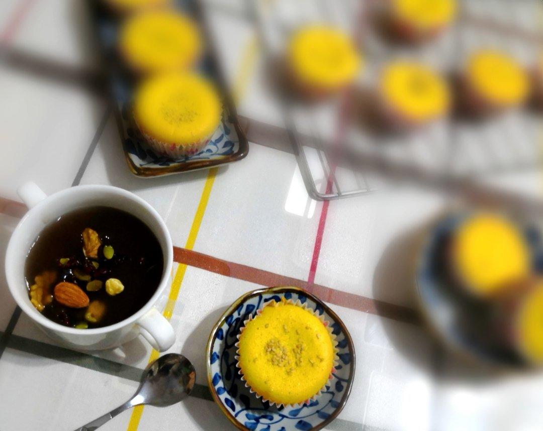 不皱不裂圆润饱满原味戚风纸杯蛋糕