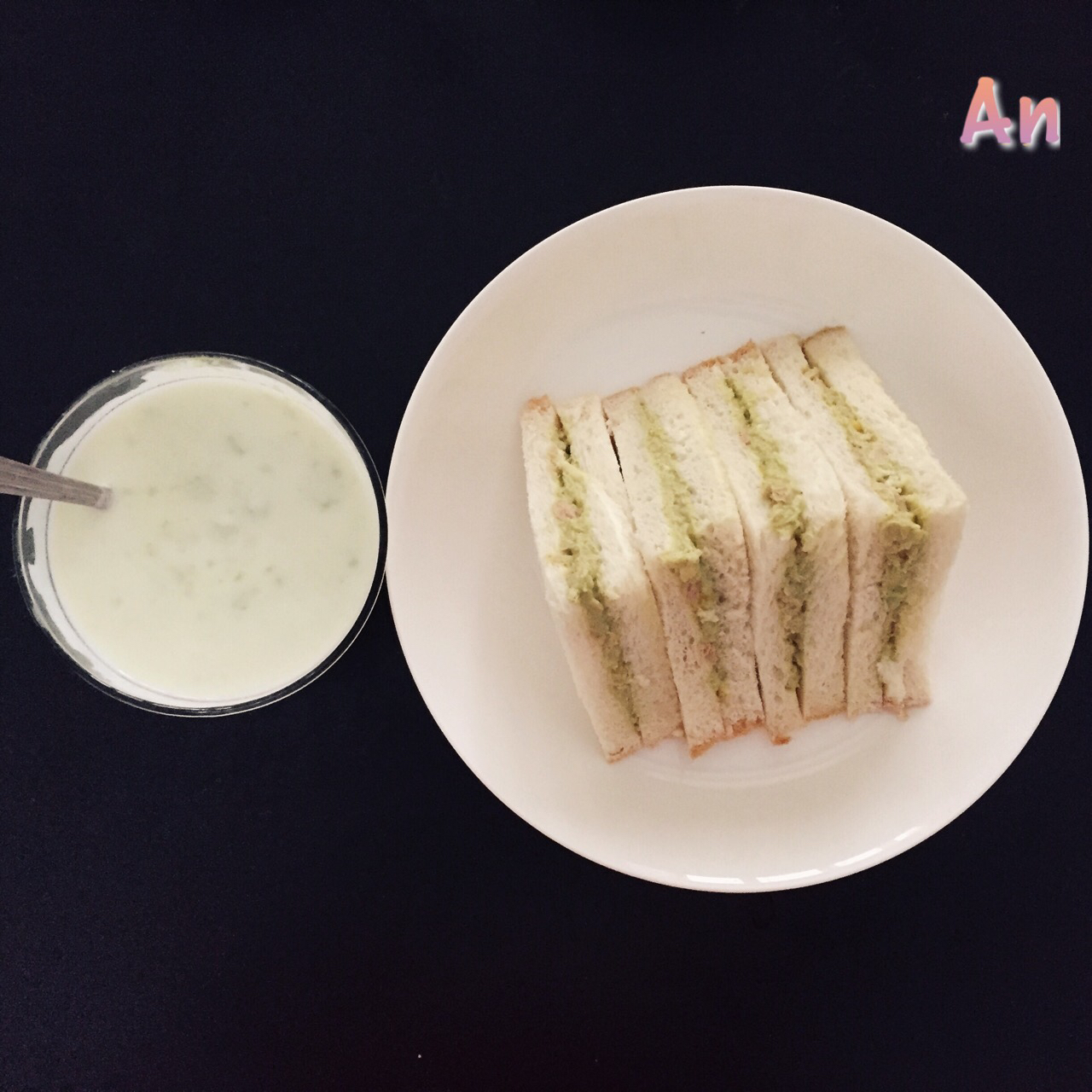 牛油果吞拿鱼三明治