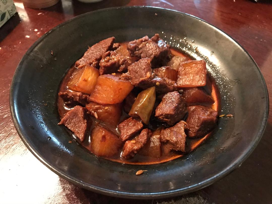 大口吃肉