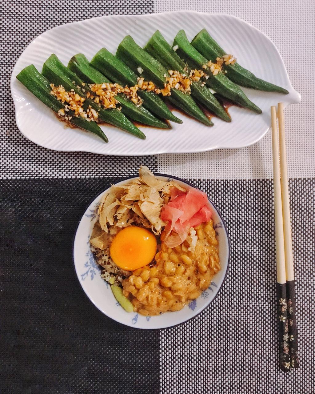 雨有木木做的纳豆生鸡蛋拌饭蜡笔小新