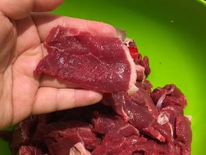 麻辣牙签牛肉的做法 步骤1