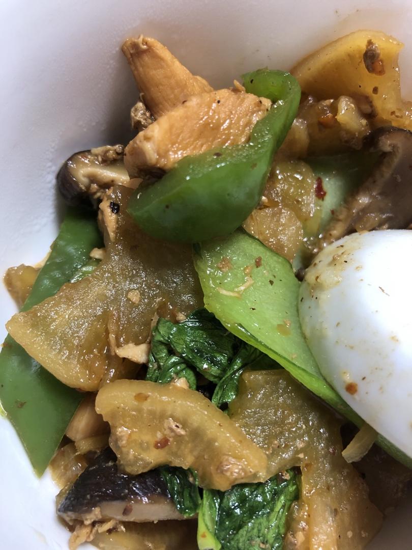 黄焖鸡米饭（来自小红书 樱桃叽歪酱）