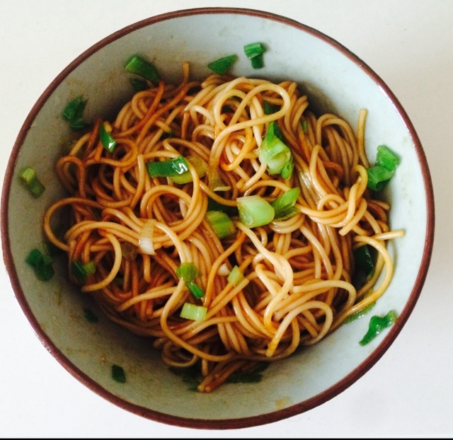 葱爆面—就是汪涵在天天向上里面做的那个啦