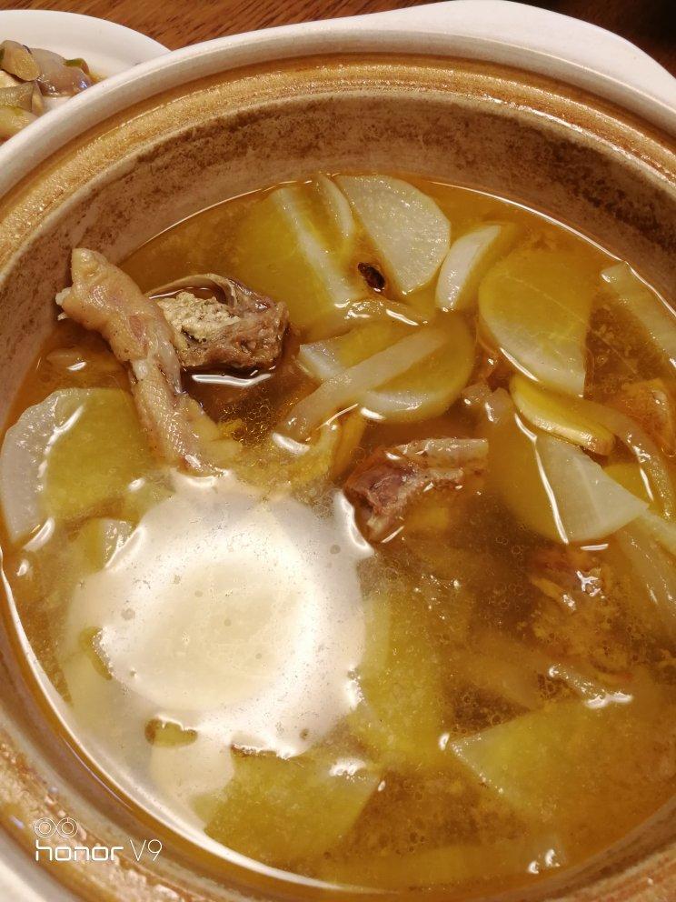 冬天的温暖：酸萝卜老鸭汤
