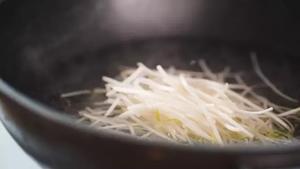 水煮牛肉：《中餐厅》张亮拿手菜（视频菜谱）的做法 步骤5