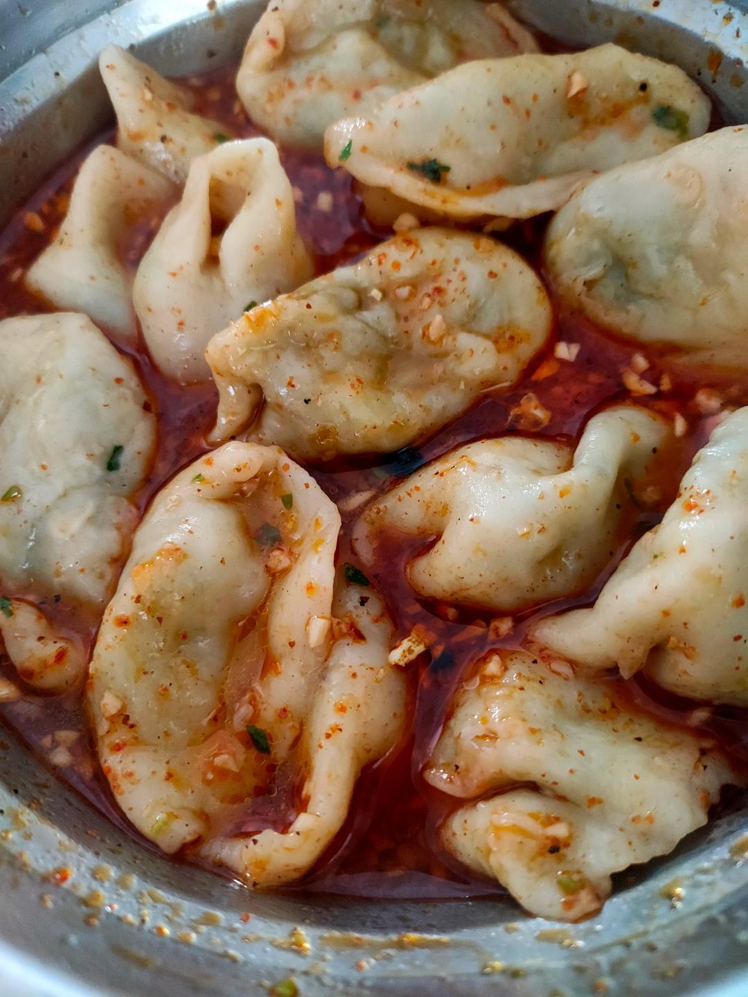 问世间情为何物，不过一碗酸汤水饺🌶