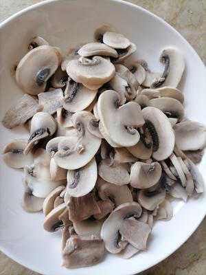 青红小蘑菇的做法 步骤1