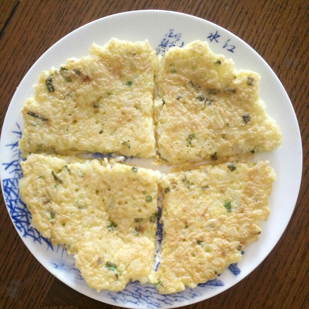 米饭蛋饼（剩米饭煎蛋饼）