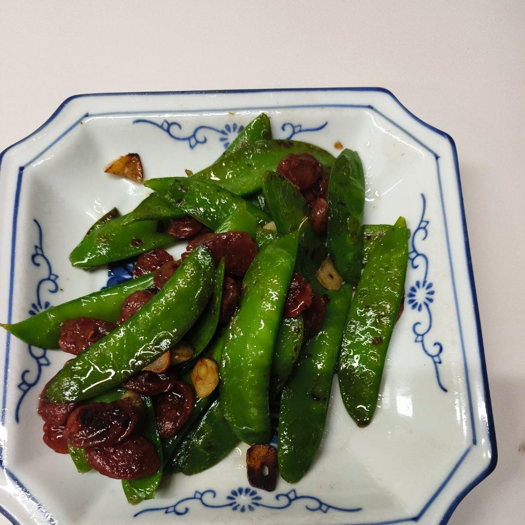 无比简单的荷兰豆炒腊肠，营养又好吃～！