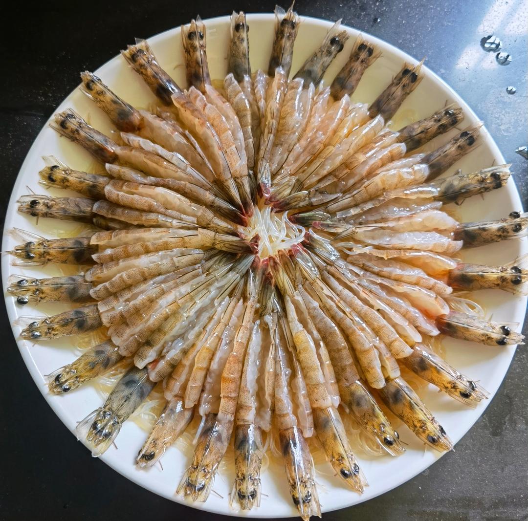 蒜蓉虾，蒜蓉粉丝蒸虾，蒜蓉粉丝开边虾，超详细步骤讲解，味道超好的！