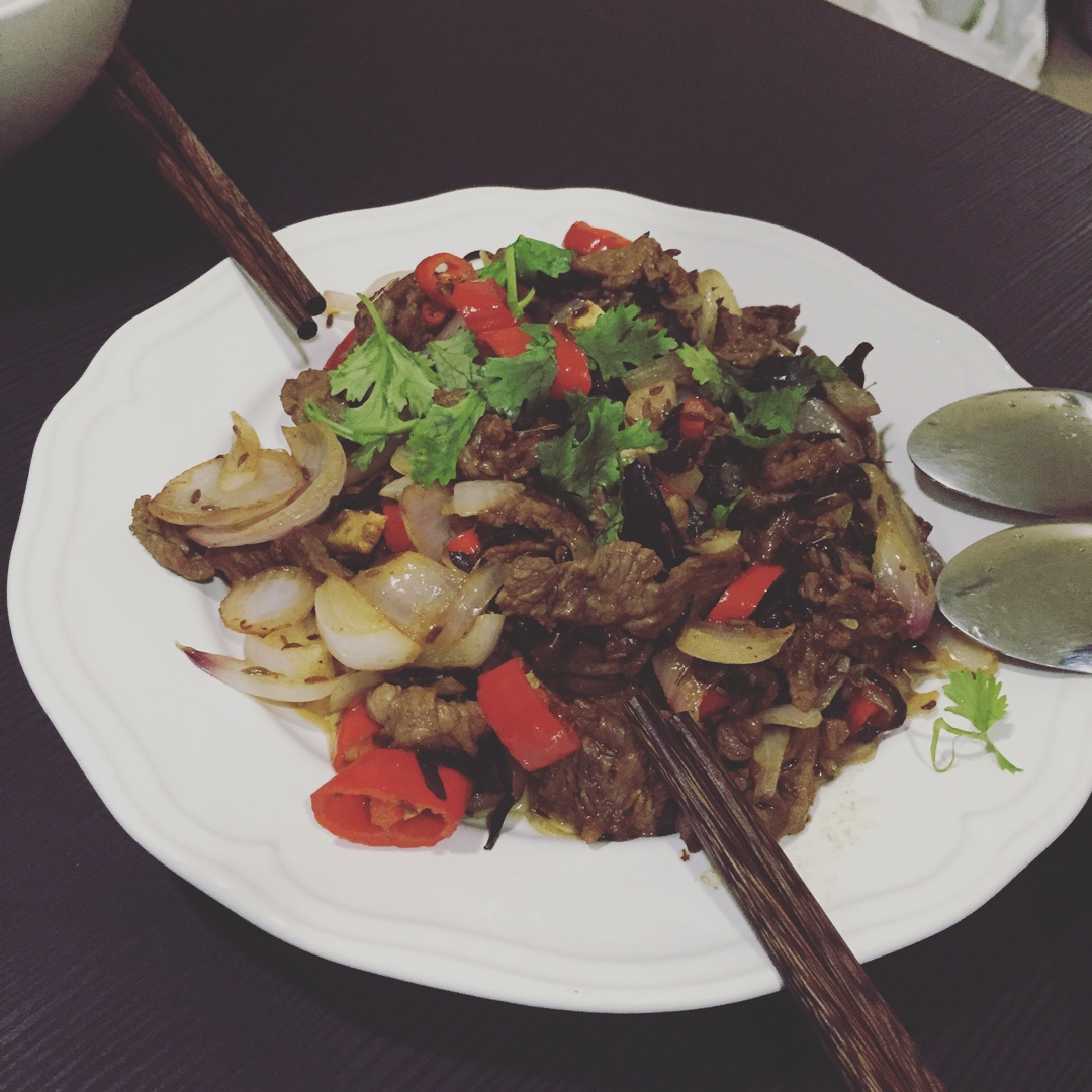 孜然洋葱炒牛肉粒