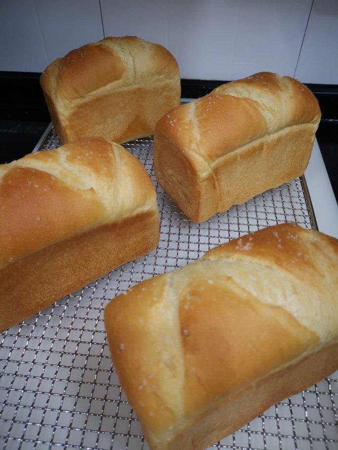 温柔咸香--奶盐小吐司