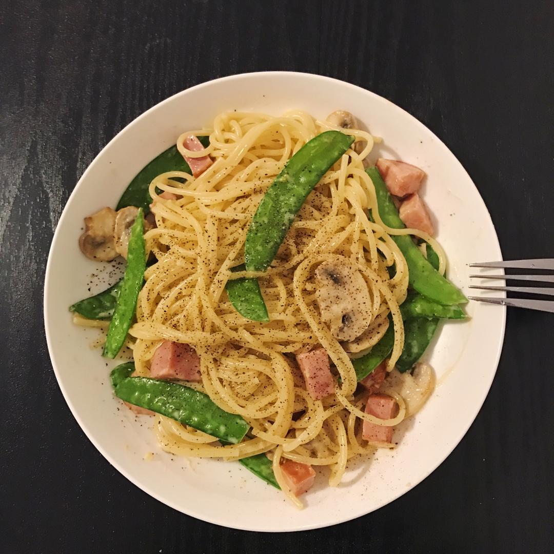 白蘑菇奶油培根意面