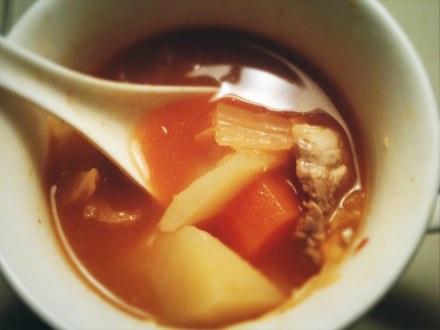 辣白菜猪肉土豆胡萝卜汤的做法