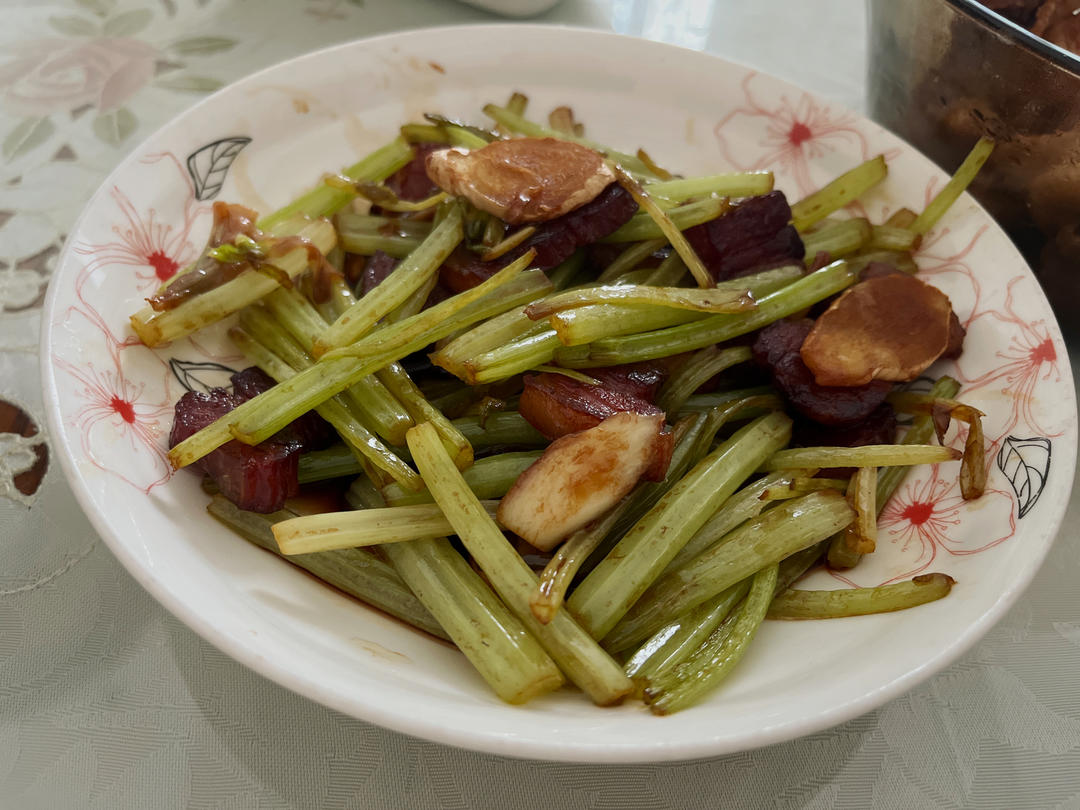 芹菜炒腊肉