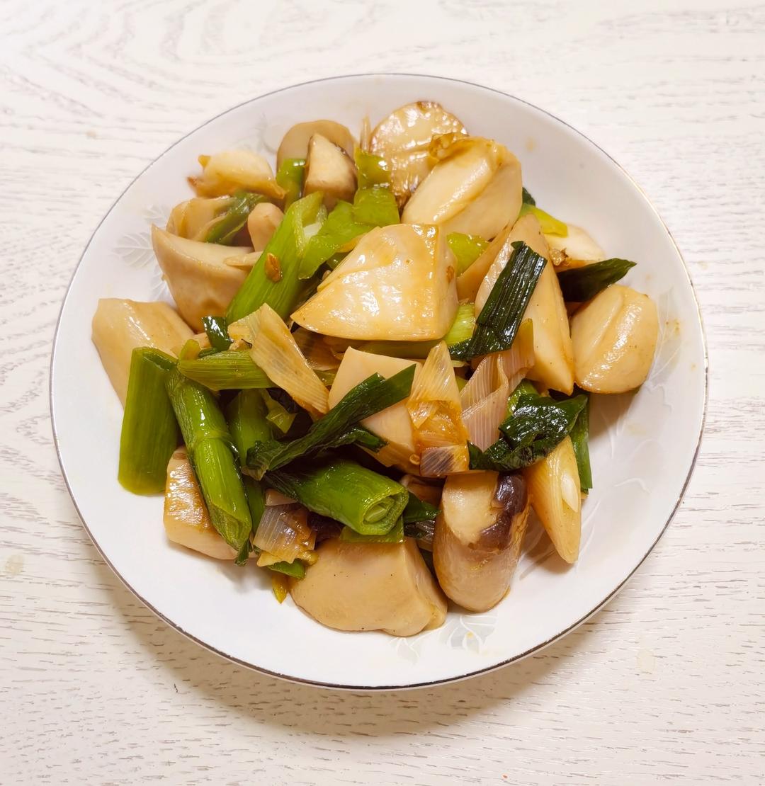 香菇炒蒜苗美味又好吃