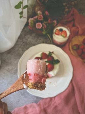 无淡奶油无炼乳｜高颜值低脂草莓慕斯蛋糕（超简单）的做法 步骤5