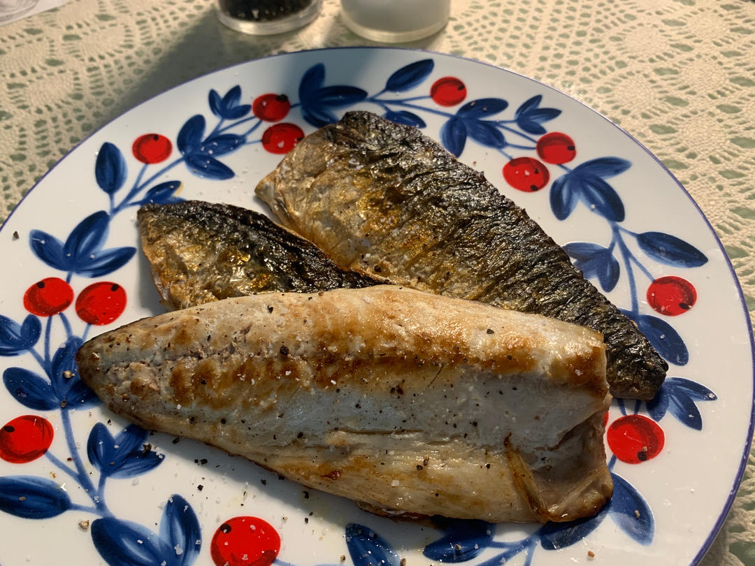 干煎脆皮挪威青花鱼 ｜ 不放油，轻调味，很健康，难道这就是烧烤的最高境界？