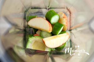牛油果黄瓜苹果汁的做法 步骤2