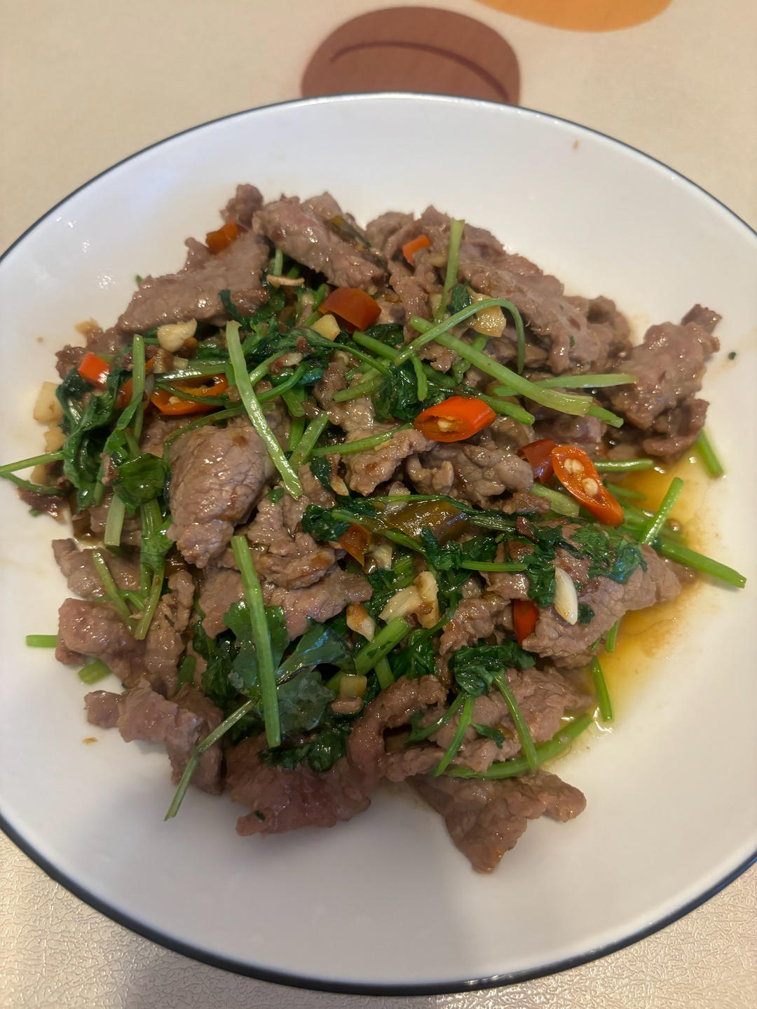 香菜炒牛肉，香辣下饭，爱吃香菜的朋友看过来，拌饭绝了