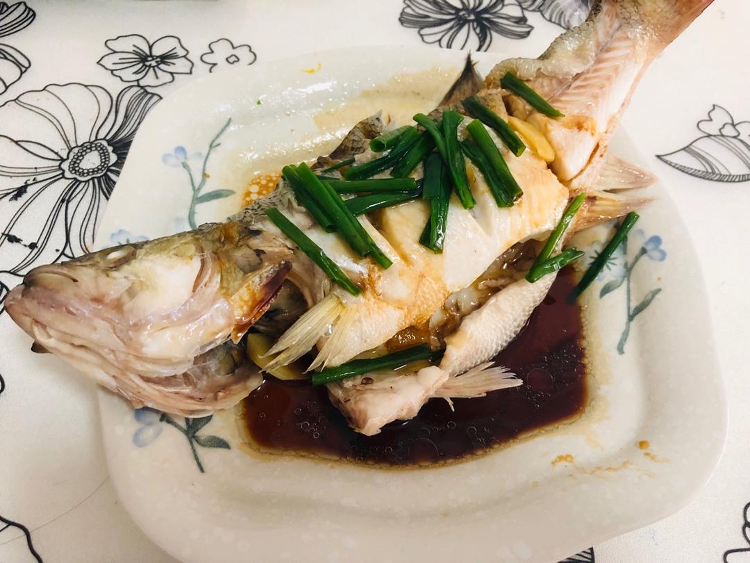 清蒸鲈鱼（只需三步）
