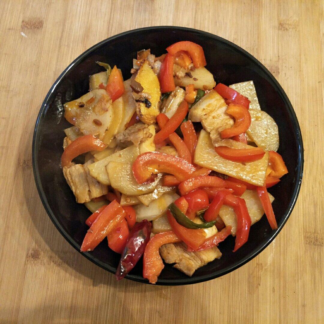 五花肉干煸土豆片