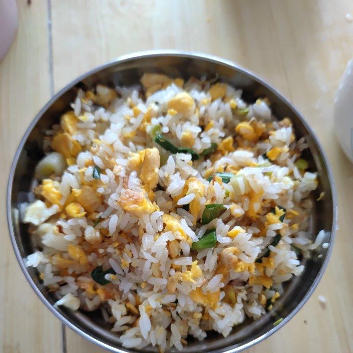 蒜苗鸡蛋炒饭