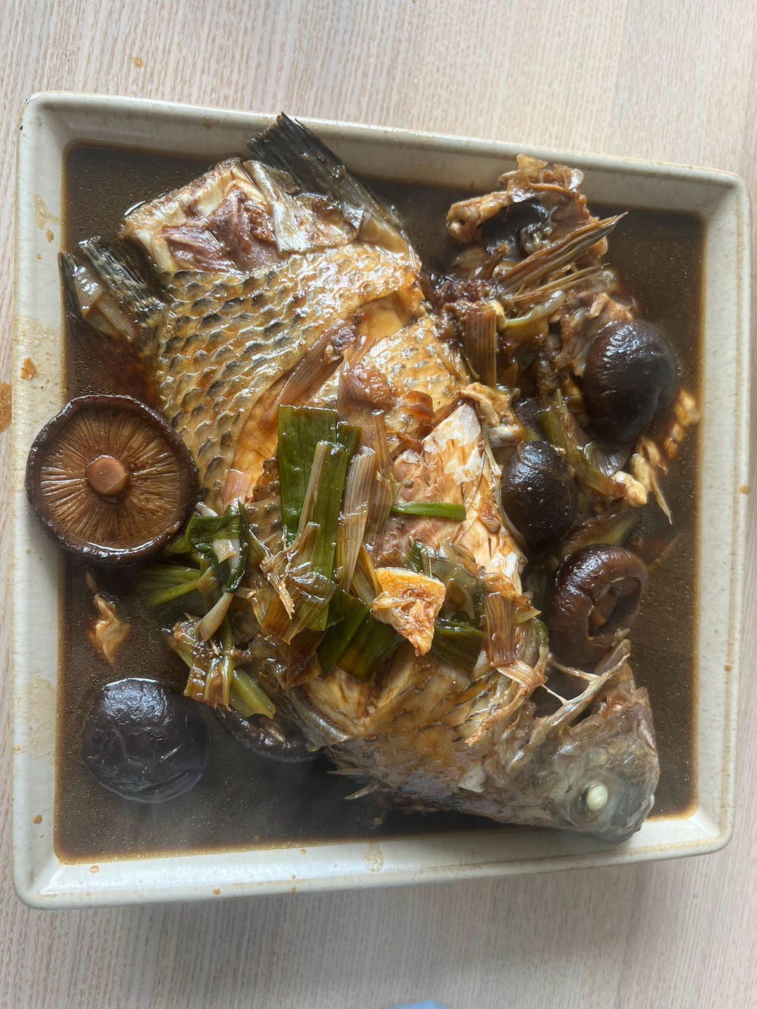 葱烤鲫鱼