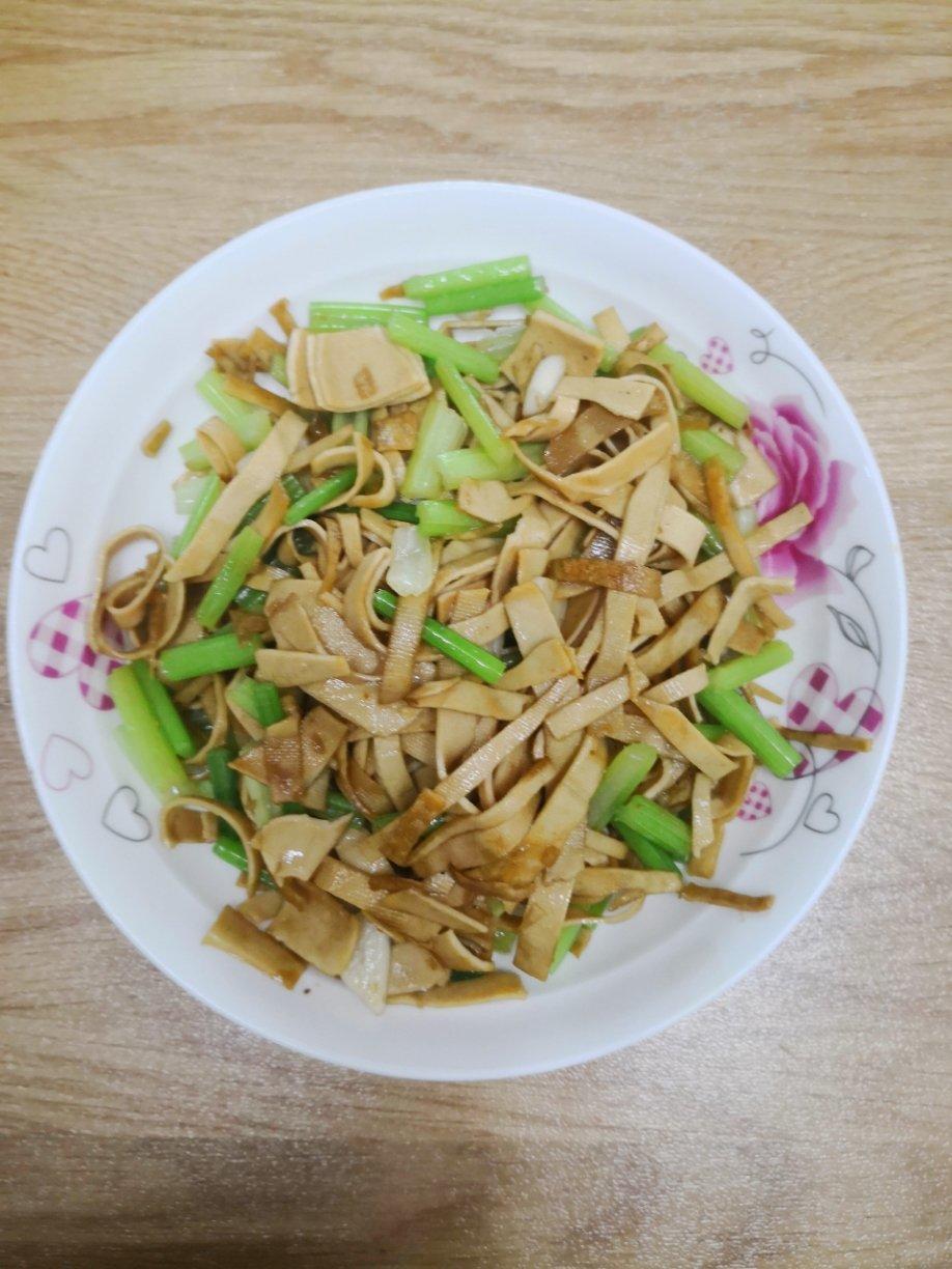 芹菜豆腐干炒肉丝
