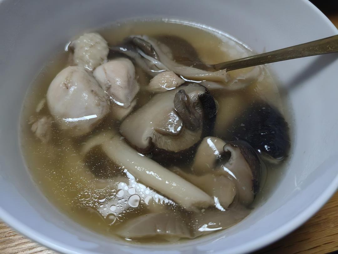 鲜到起飞的菌菇汤！不好喝不要钱！