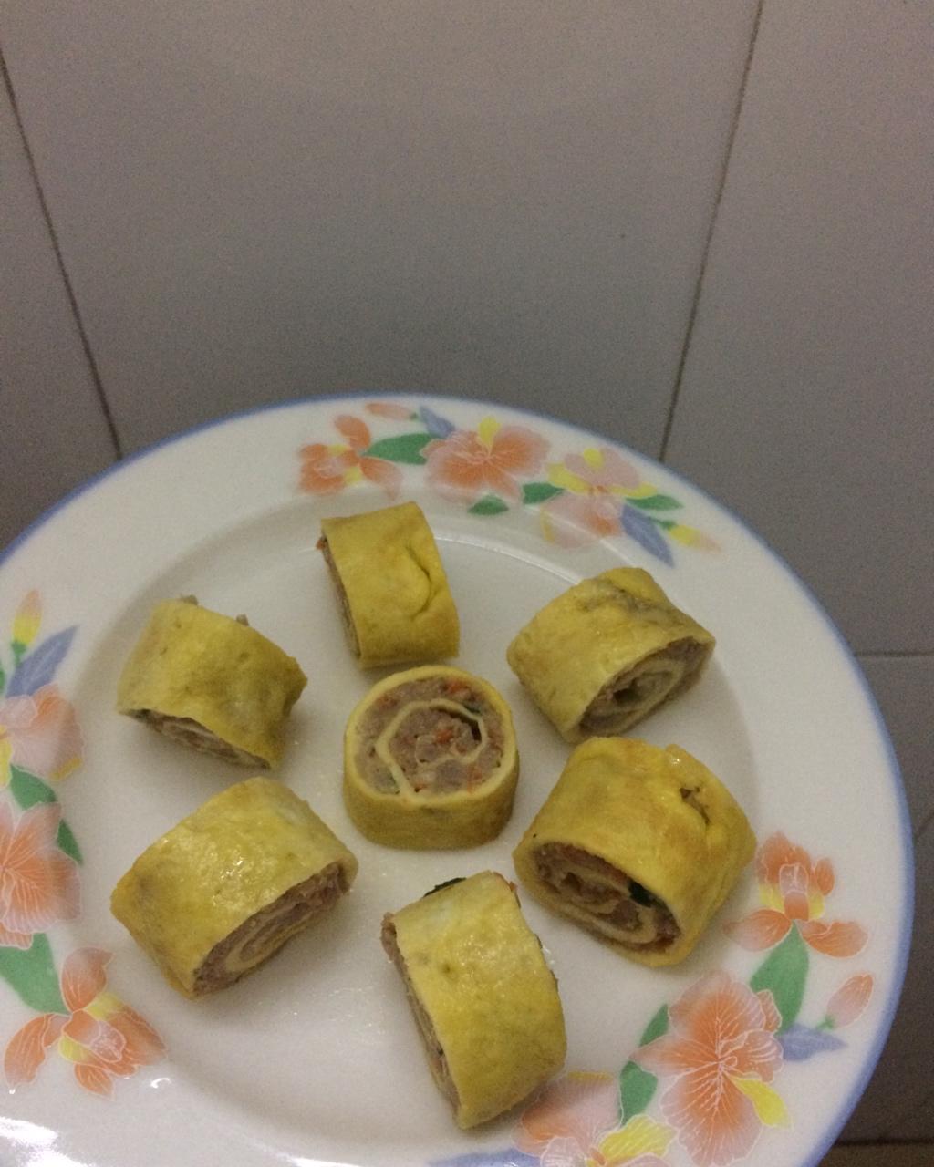 鸡蛋肉卷