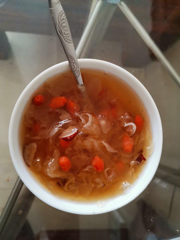 桂圆红枣银耳莲子羹（电饭锅版）