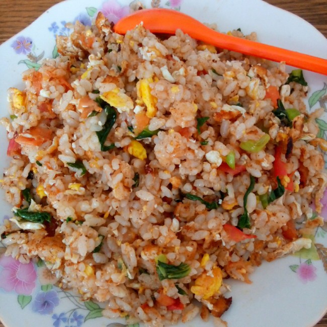 西红柿菜叶蛋炒饭