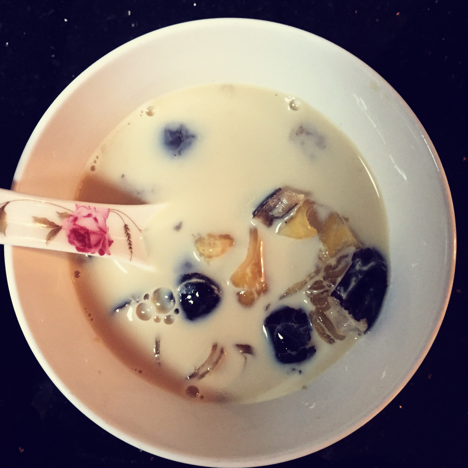花胶炖红枣牛奶
