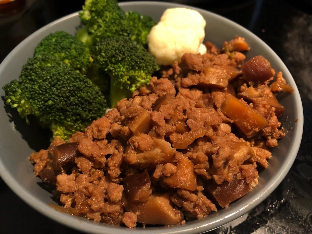 洋葱酥卤肉饭