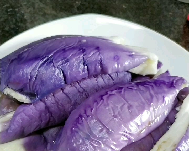 如何蒸出好看的紫色茄子的做法 步骤10