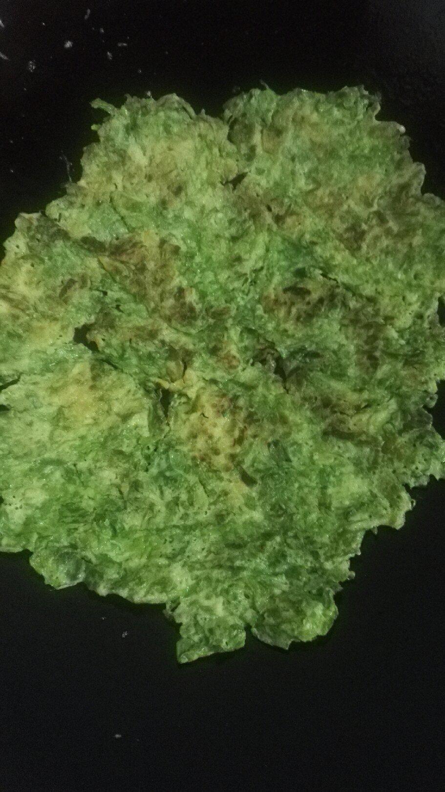 芹菜叶蛋饼