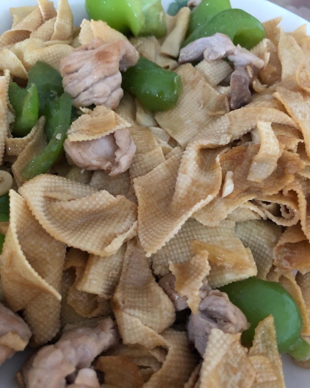 青椒豆腐皮炒肉丝